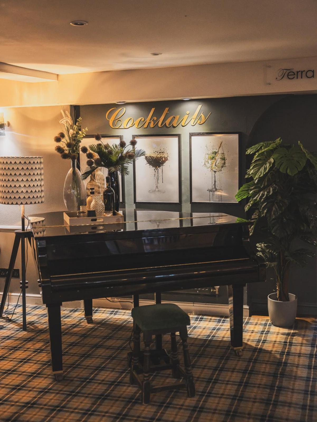 Crossways Hotel เวลส์ ภายนอก รูปภาพ Cocktails bar