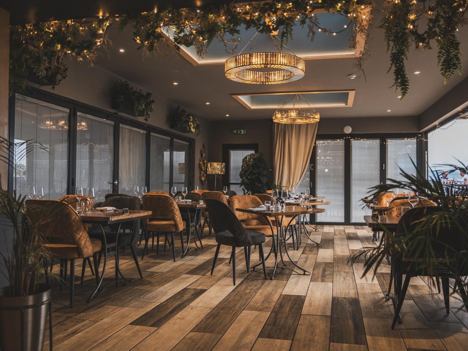 Crossways Hotel เวลส์ ภายนอก รูปภาพ The interior of the restaurant