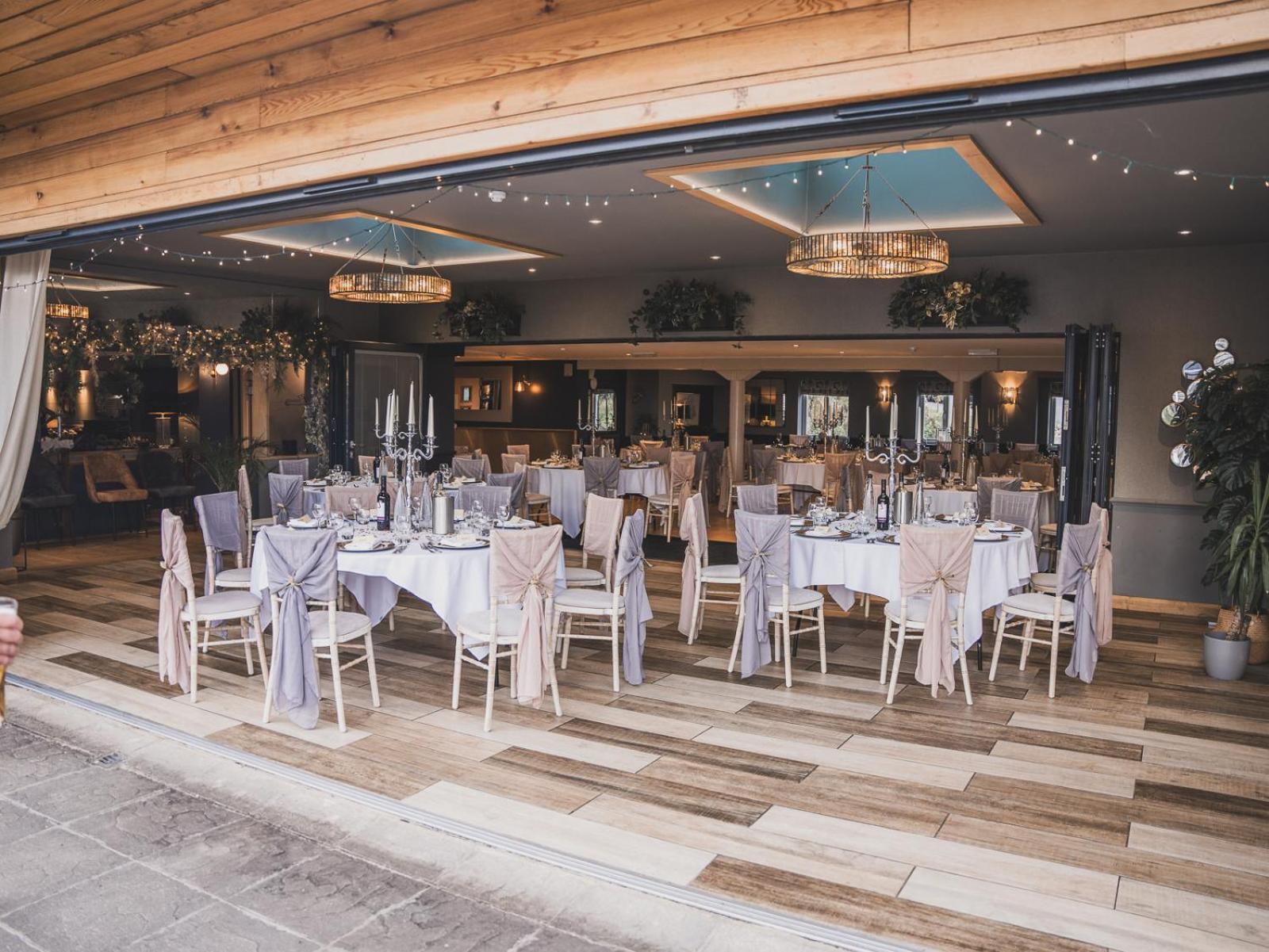 Crossways Hotel เวลส์ ภายนอก รูปภาพ The Barn at The Old Bridge Inn