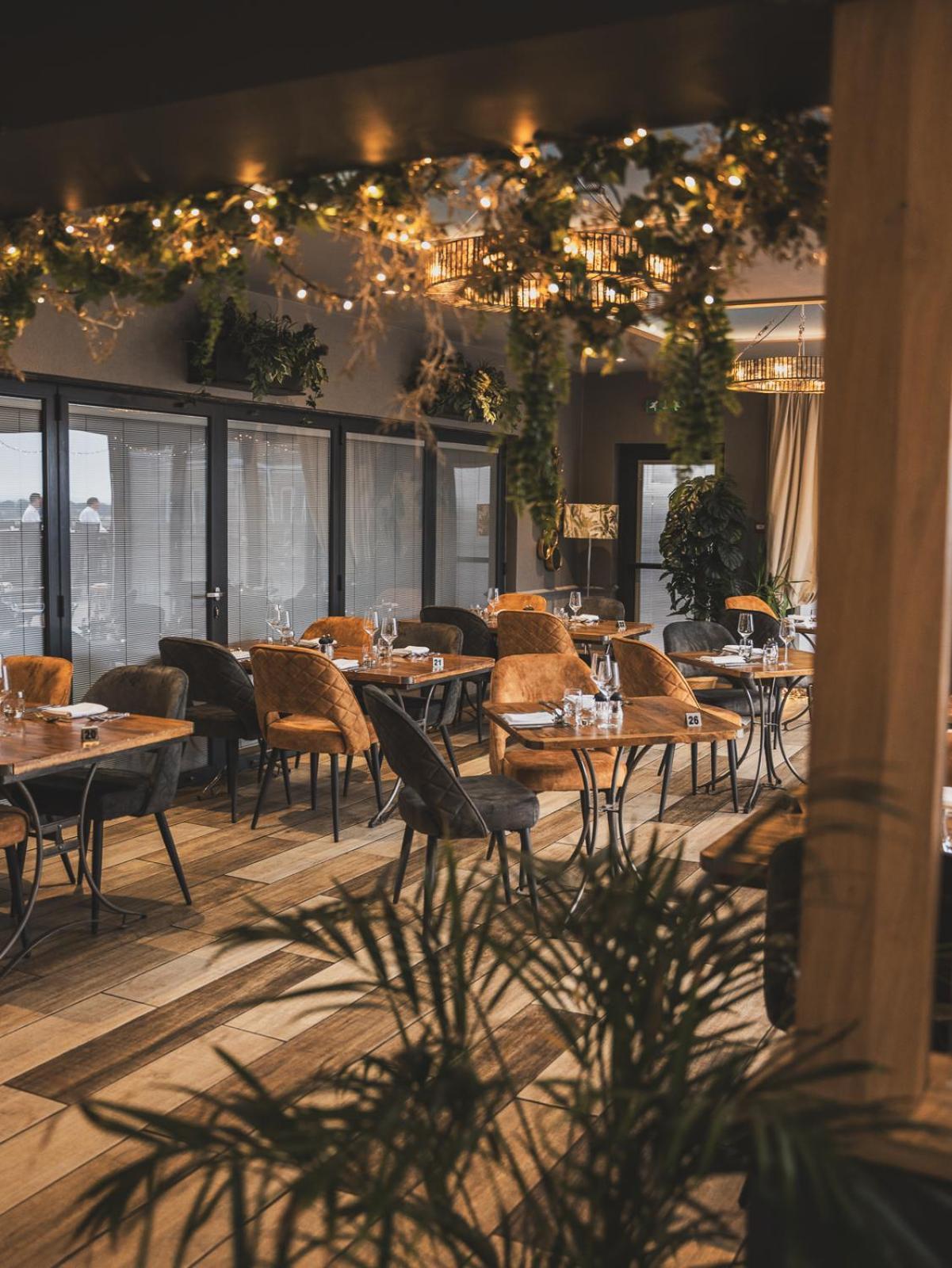 Crossways Hotel เวลส์ ภายนอก รูปภาพ Restaurant interior