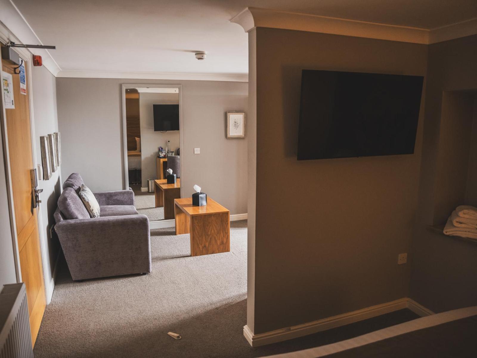 Crossways Hotel เวลส์ ภายนอก รูปภาพ A suite at the hotel
