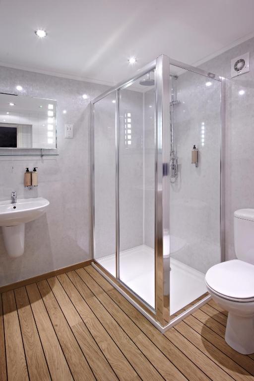 Crossways Hotel เวลส์ ภายนอก รูปภาพ A shower cubicle